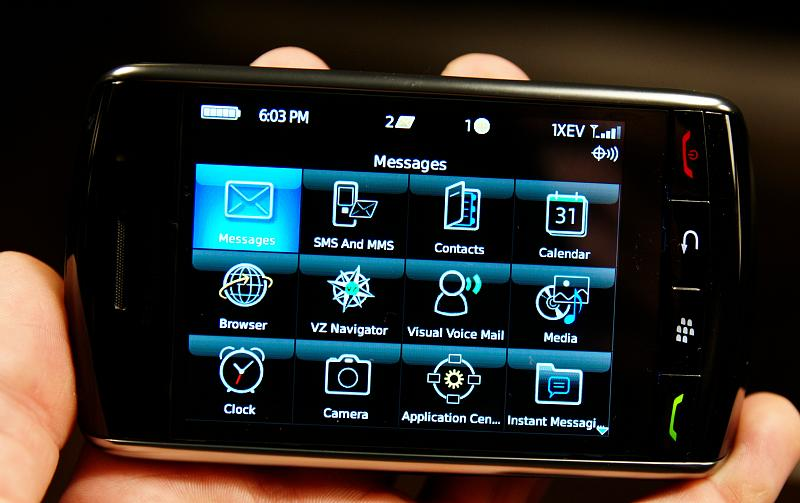 Illustration for article titled BlackBerry Storm Review (Verdict: Not Quite a Perfect Storm)